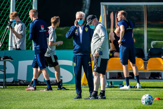 Team doctor Anders Valentin and Janne Andersson, head coach