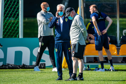 Team doctor Anders Valentin and Janne Andersson, head coach