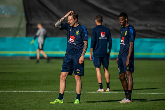 Viktor Nilsson Lindelöf and Alexander Isak of the Swedish