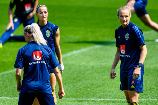 Kosovare Asllani and Magdalena Eriksson of the Swedish