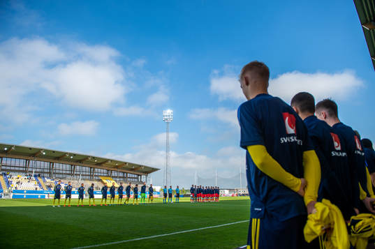 Players of Sweden and of Luxembourg