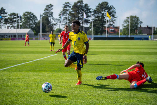 Anthony Elanga of Sweden and Eldin Dzogovic of Luxembourg