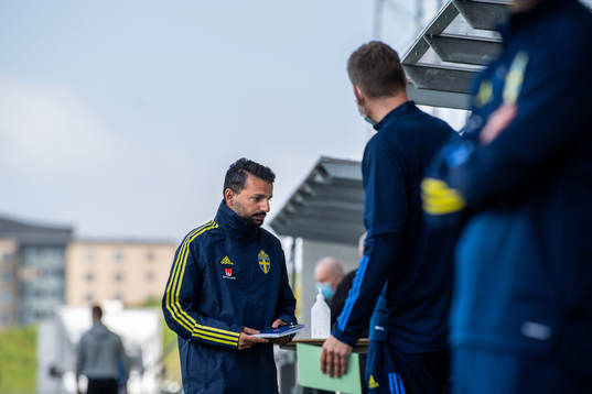 Poya Asbaghi, head coach