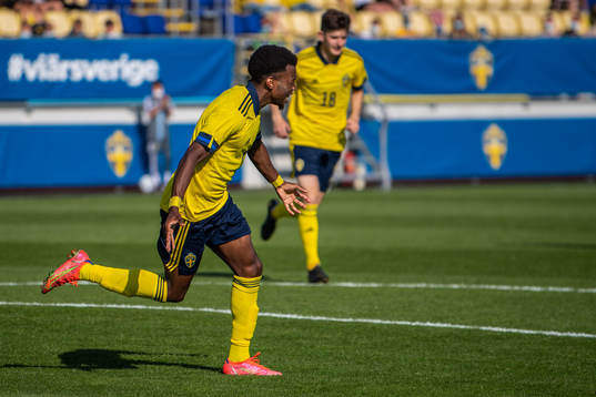 Anthony Elanga of Sweden celebrates 3-0