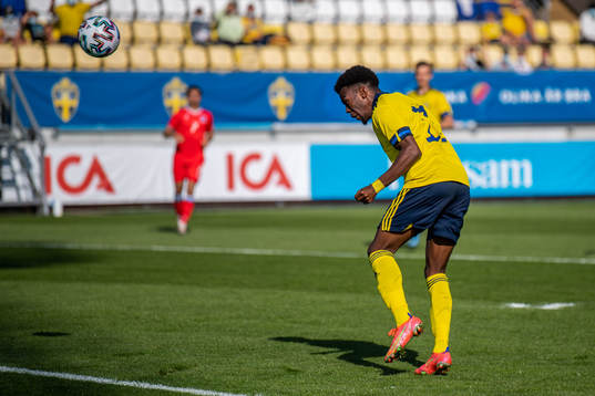 Anthony Elanga of Sweden scores 3-0