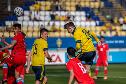 Patrik Wålemark of Sweden scores 5-0