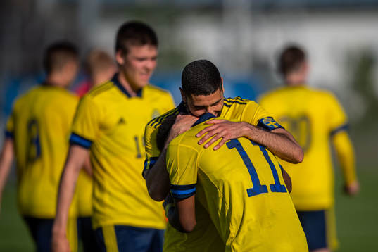 Aiham Ousou and Anthony Elanga of Sweden celebrates 6-0