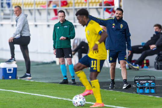 Poya Asbaghi, head coach of Sweden
