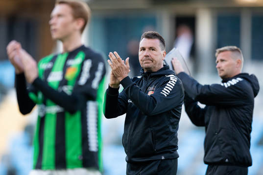 GAIS tränare Stefan Jacobsson deppar och tackar publiken
