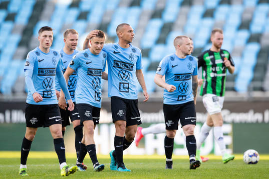 Landskronas Melker Heier jublar med lagkamrater