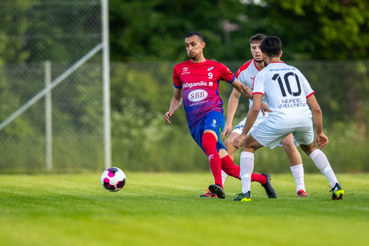 Höganäs Samuel Aziz och Assyriskas Victor Kalasho