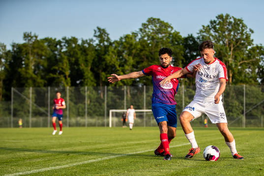 Höganäs Radwan Shaker  och Assyriskas Kenan Karaduz