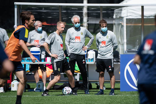 Team doctors Anders Valentin and Jonas Werner of the
