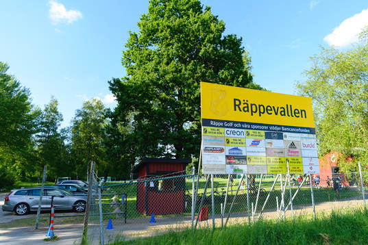 Skylt för Räppevallen före fotbollsmatchen i division 2