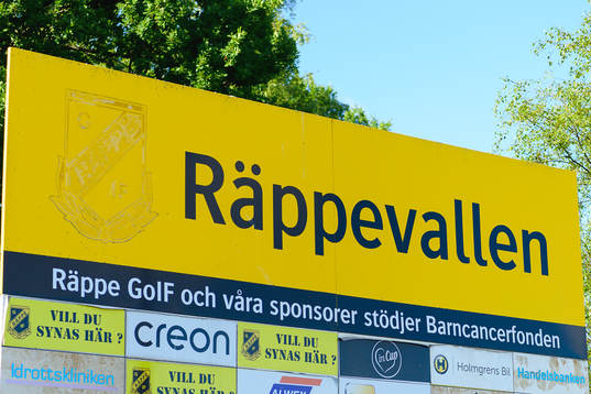 Skylt för Räppevallen före fotbollsmatchen i division 2