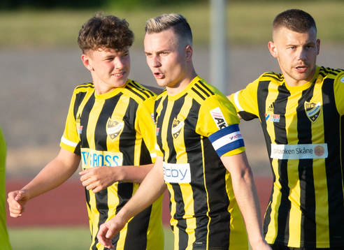 IFK Hässleholms Max Nilsson (född 2005) har nickat in
