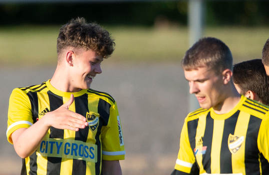 IFK Hässleholms Max Nilsson (född 2005) har nickat in