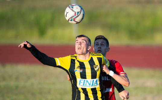 IFK Hässleholms Elliot Nilsson i matchen i division 2