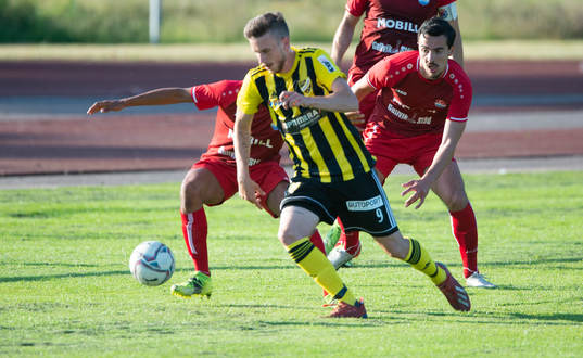 IFK Hässleholms Max Sandberg i matchen i division 2 Södra