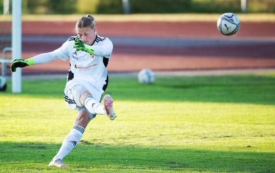 IFK Hässleholms Carl Lundahl Persson  i matchen i division