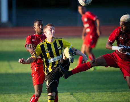 IFK Hässleholms  Daniel Kardum i matchen i division 2