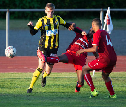 IFK Hässleholms Elliot Nilsson i matchen i division 2