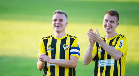 IFK Hässleholms Danny Gunnarsson och Isak Olsson i matchen