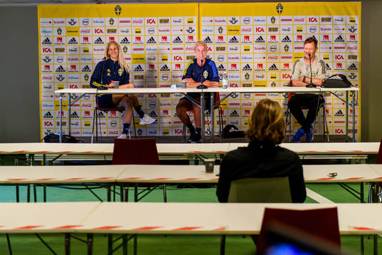 Sofia Jakobsson, Caroline Seger and Peter Gerhardsson, Head