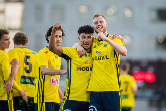 Ängelholms Othmane Salama och Anton Kinnander jublar