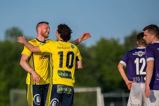 Ängelholms Anton Kinnander och William Kvist jublar