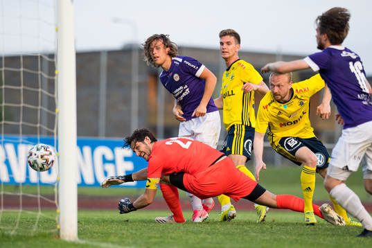 Ängelholms Niklas Svensson gör 3-0 bakom Tords målvakt