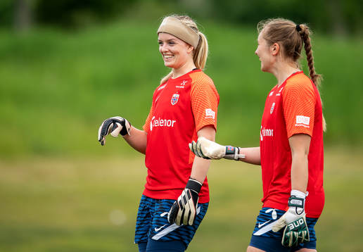 Goalkeepers Guro Pettersen and Aurora Mikalsen of the