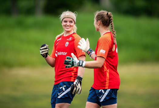 Goalkeepers Guro Pettersen and Aurora Mikalsen of the