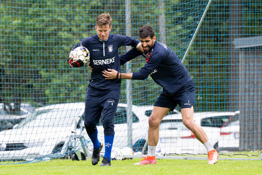 IFK Göteborgs Pontus Wernbloom och  målvakt Giannis