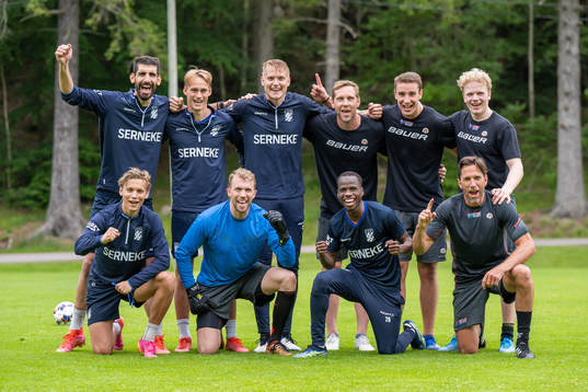 Det vinnande laget med Giannis Anestis, Oscar Vilhelmsson,
