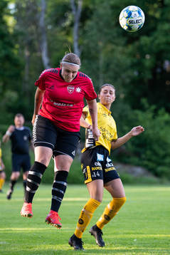 Södra vings Frida Rångemyr och Elfsborgs Donika Shala