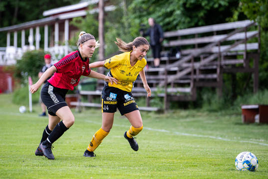 Södra vings Emilia Johansson och Elfsborgs Donika Shala