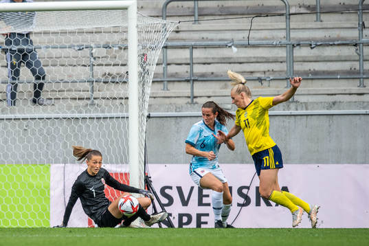 Goalkeeper Cecilie Fiskerstrand and Tuva Hansen of Norway