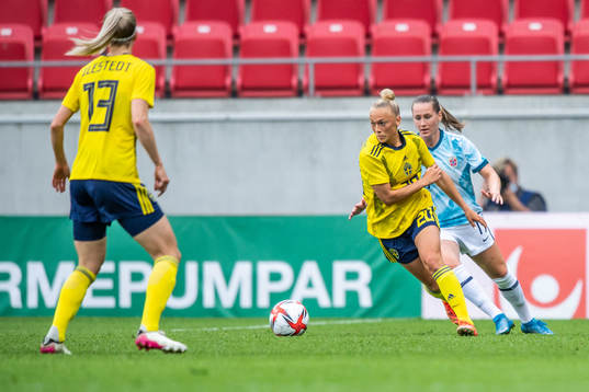 Hanna Bennison of Sweden and Elisabeth Terland of Norway