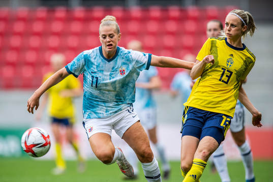 Lisa-Marie Karlseng Utland of Norway and Amanda Ilestedt of