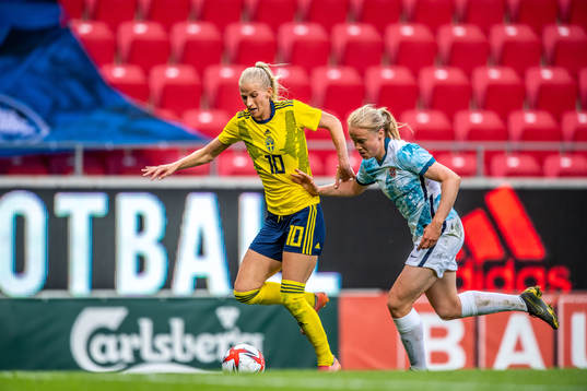 Sofia Jakobsson of Sweden and Julie Blakstad of Norway