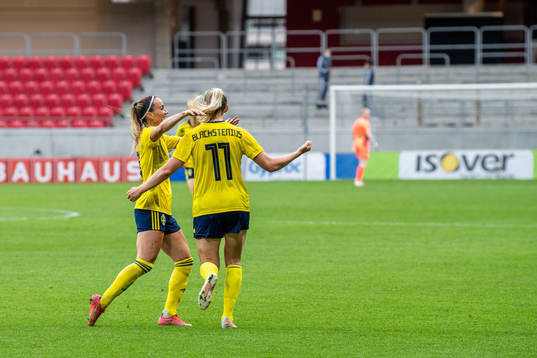 Stina Blackstenius of Sweden celebrates 1-0
