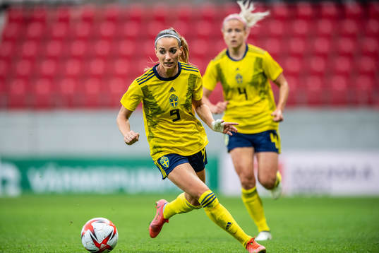 Kosovare Asllani and Hanna Glas of Sweden