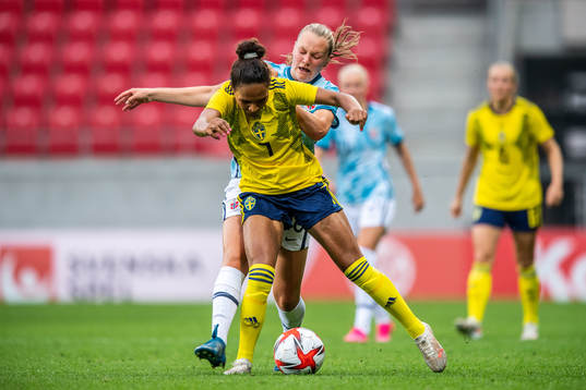Madelen Janogy of Sweden and Frida Maanum of Norway