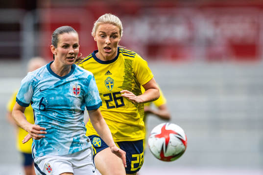 Tuva Hansen of Norway and Mimmi Larsson of Sweden