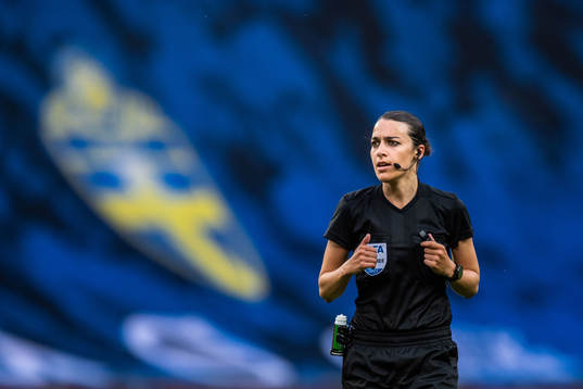 Referee Maika Vanderstichel