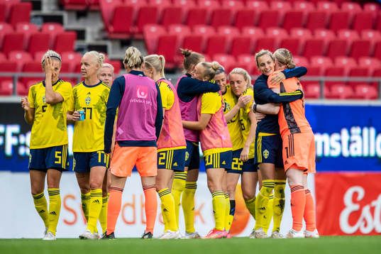 Players of Sweden celebrates