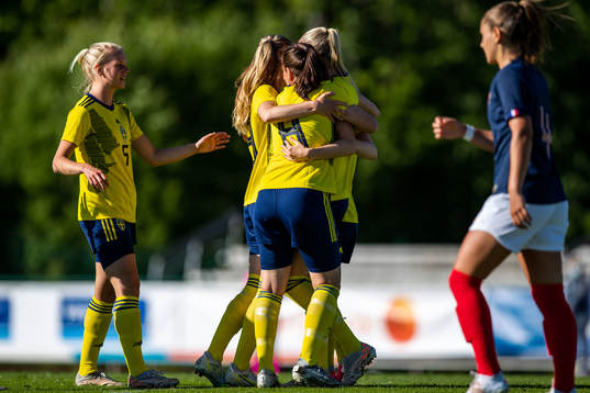 Sveriges Emilia Larsson jublar