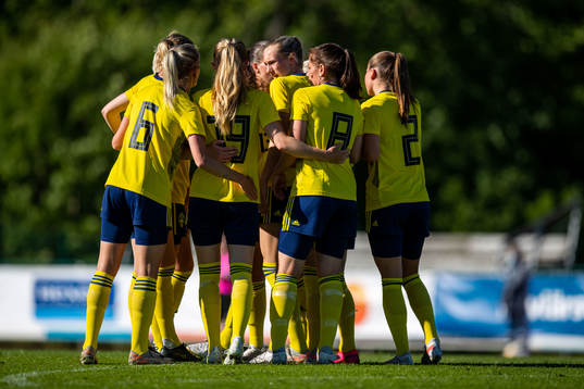 Sveriges Emilia Larsson jublar