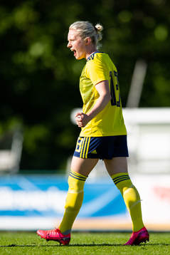 Sveriges Emilia Larsson jublar